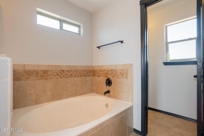 Building Photo - 3274 Maple Point Dr