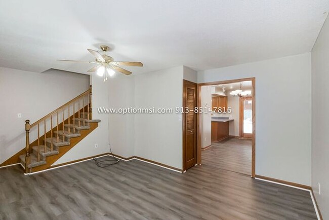 Building Photo - Towers 120- Spacious towhnhome!