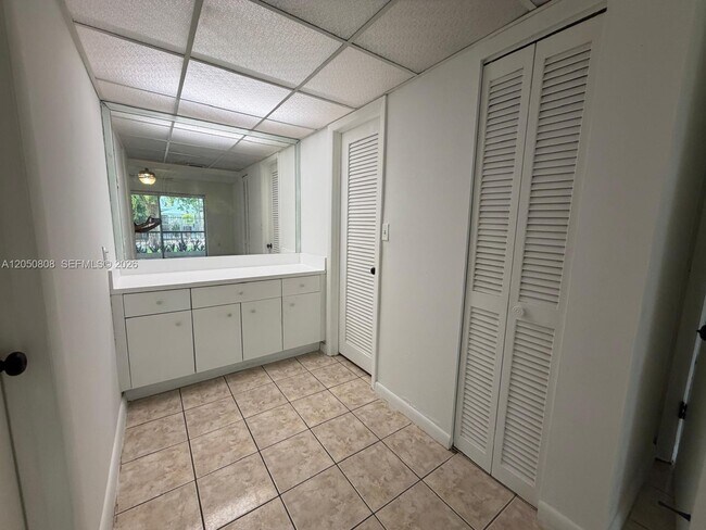 Building Photo - 13700 SW 62nd St