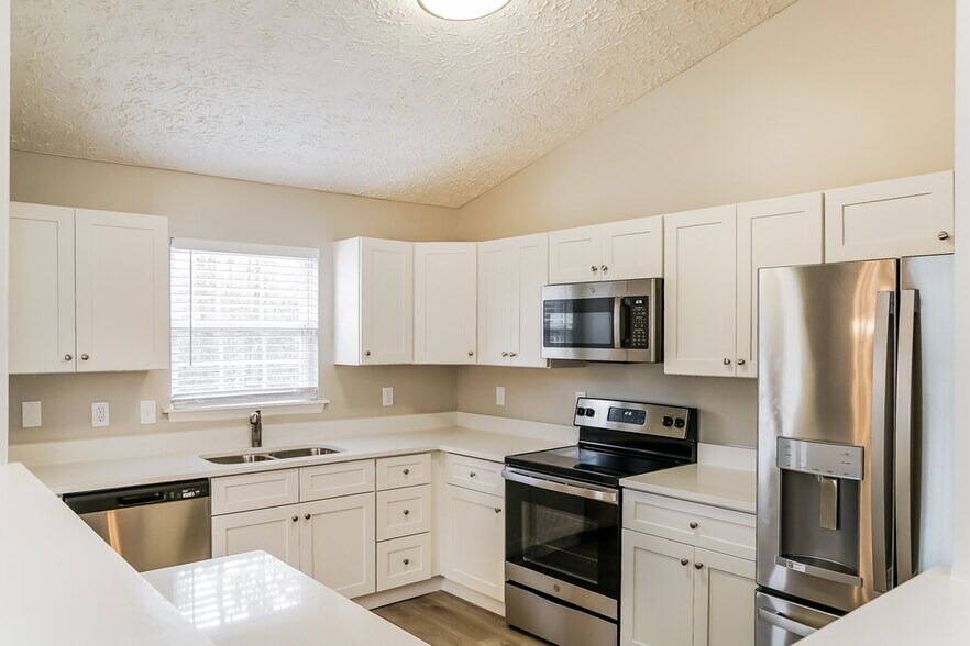 Building Photo - 5848 Brambleton Ave