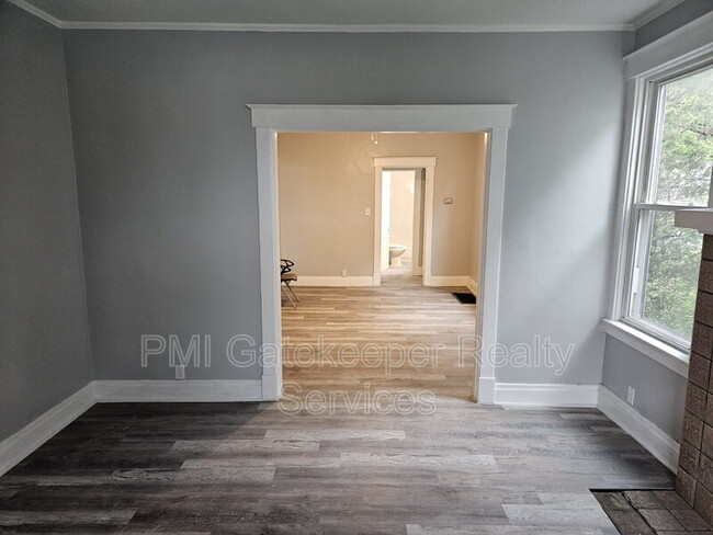 Building Photo - 5402 Rolston Ave