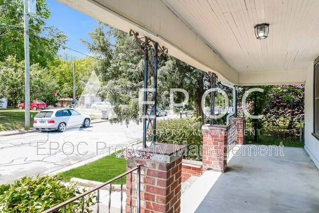Building Photo - 528 Shepherd St