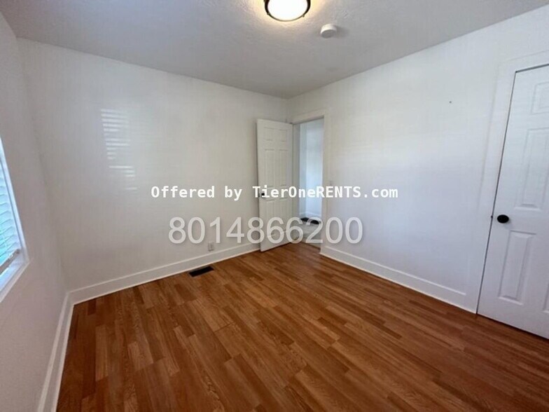Building Photo - Move-in special: $500 off First months rent