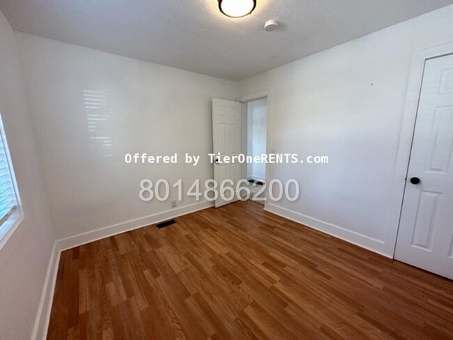 Building Photo - No deposit option for qualified renters