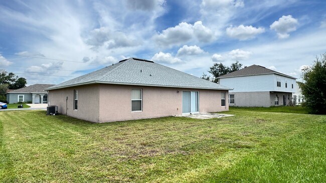 Building Photo - Split Floor plan 3/2 in Poinciana
