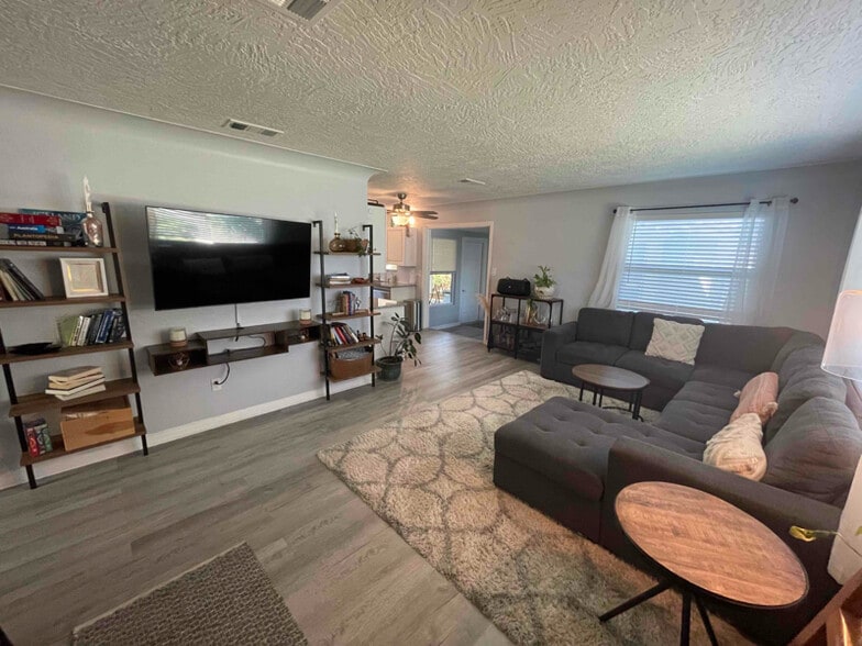 Building Photo - 1465 15th St S