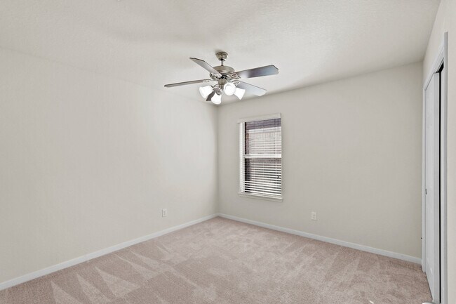 Building Photo - 1102 Honeysuckle Vine Dr