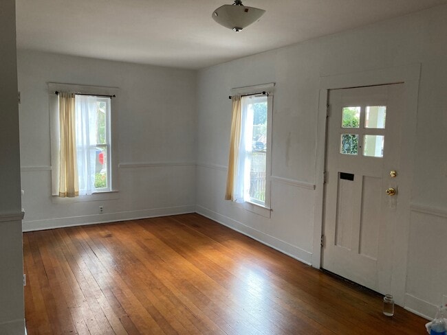 FRONT ROOM - 4427 Clayton Ave