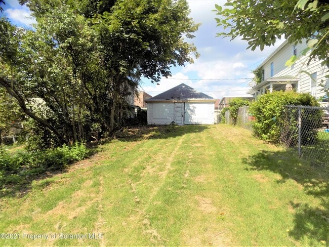 Building Photo - 417 Willow St