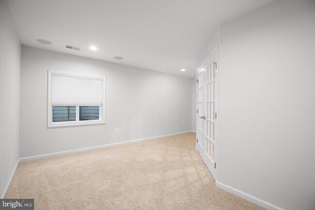 Building Photo - 8643 Rosecrans Ln