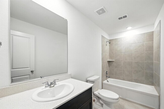 Building Photo - 208 Rubylace Dr