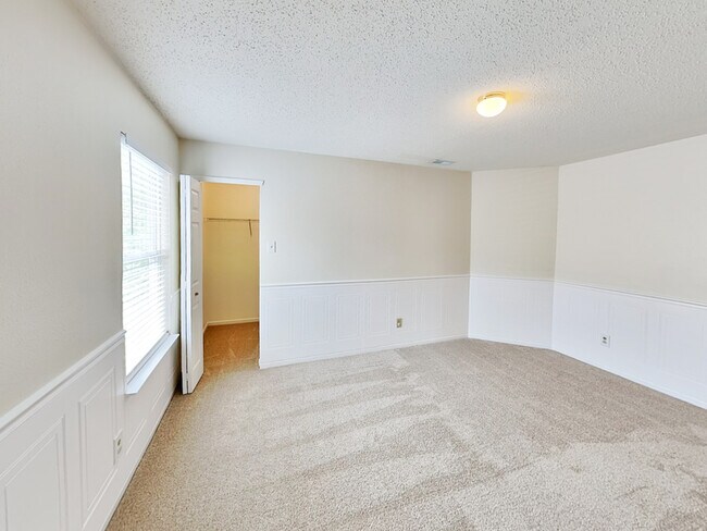 Building Photo - 2326 Collins Way