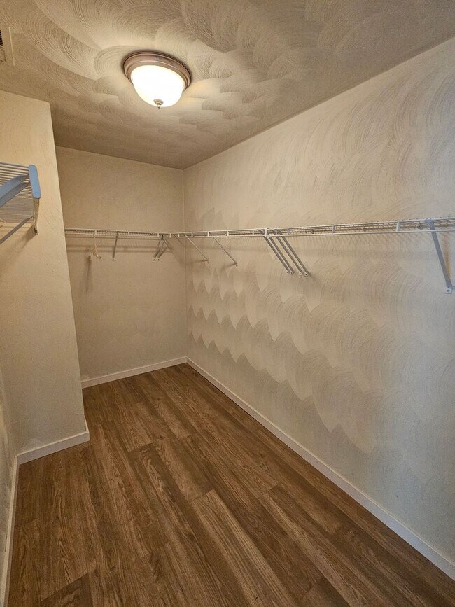 Building Photo - Newly Renovated Two-Story 4BR/2.5BA Home -...