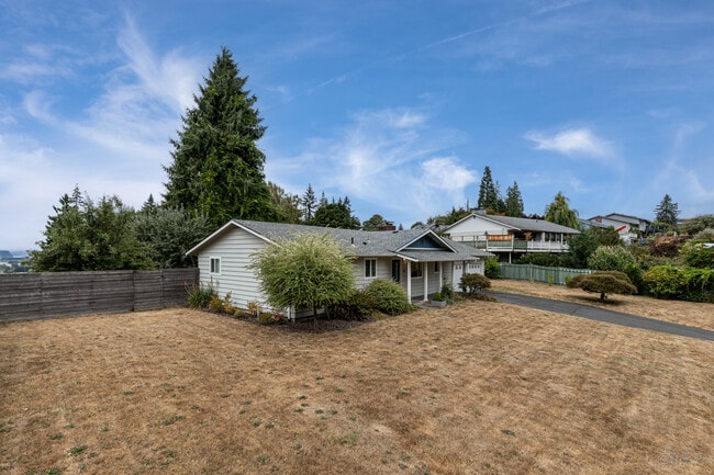 Building Photo - 29889 Riverview Dr