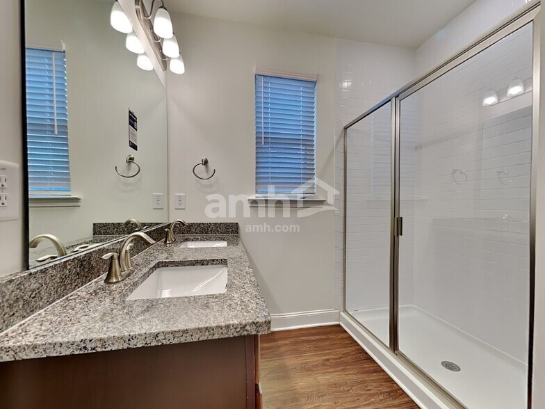 Building Photo - 2854 Chapel Hill Rd