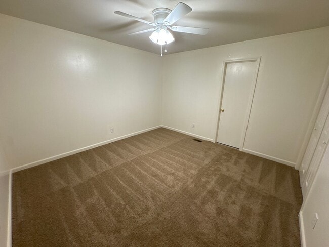 Building Photo - Quiet 2BR Duplex Living Near Old Hickory Lake