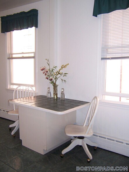 Building Photo - 79 Harvey St