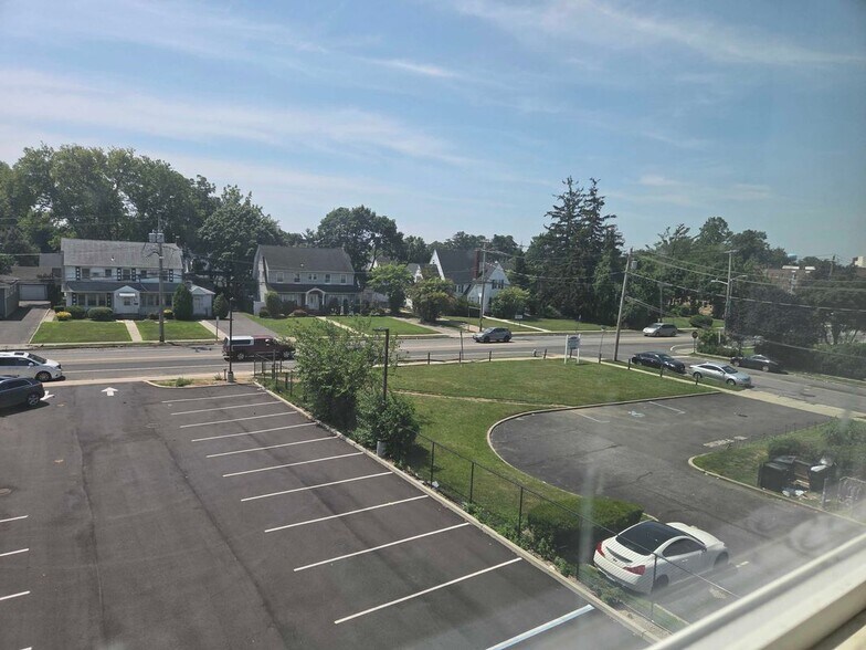 Building Photo - 539 Front St