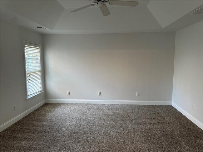 Building Photo - 1296 Dunwoody Cove