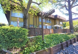 Building Photo - Spacious, 2-story 1 Bed/ 1 Bath Loft apart...