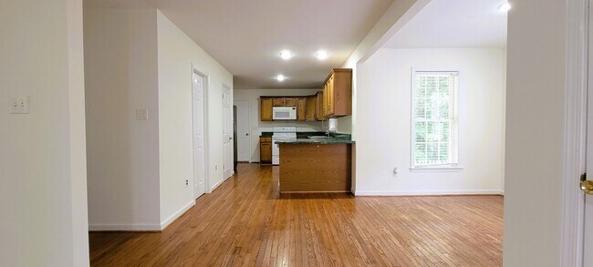 Building Photo - Large traditional colonial in Chester with huge den converted from garage.