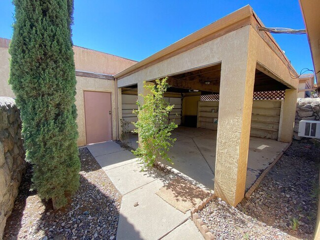Building Photo - Northeast El Paso 3 bed