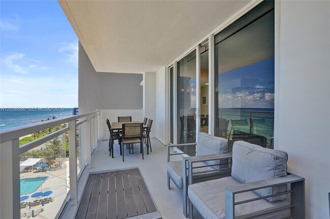 Building Photo - 2030 S Ocean Dr