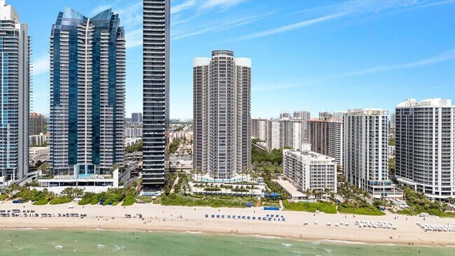 Building Photo - 17201 Collins Ave