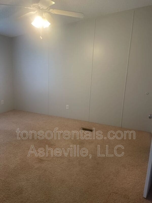 Building Photo - 205 Wormie Ln