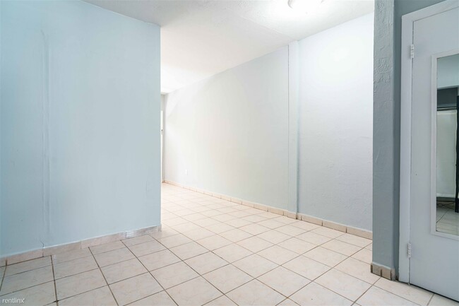 Building Photo - Studio, 1 bath Condo - 542 Euclid Avenue 5