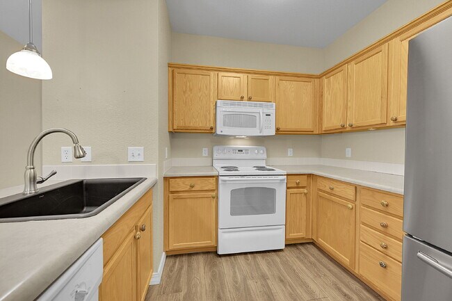 Building Photo - $1,595.00 - $500 OFF First Month Rent -  2 Bedrooms, 1 Bathroom, Condo in Longmont with Washer an...