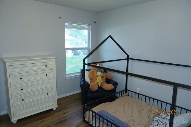 Building Photo - 305 Duprie Dr