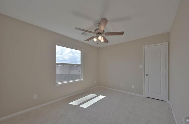 Building Photo - 2211 Dama Dr