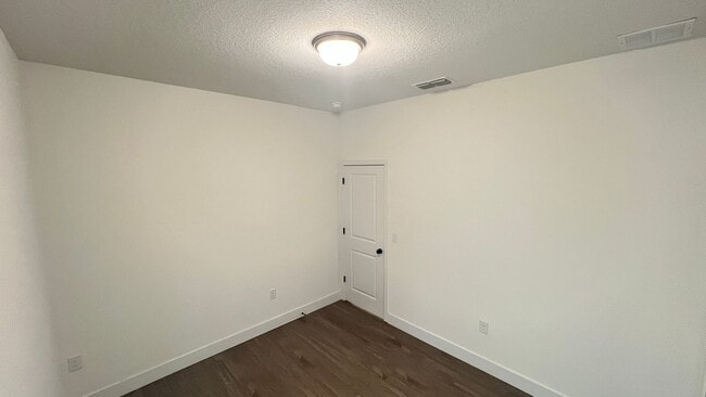 Building Photo - Spacious 4BR Home with Well Water, Pet-Friendly & No HOA