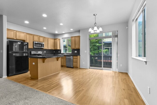 Building Photo - Available NOW Hillsboro End Unit Townhome Minutes to Intel Jones Farm, Costco, Parks 1 Small Pet OK