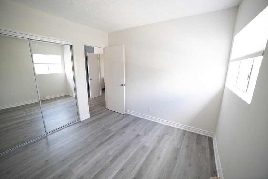 Building Photo - 1315 Ocean Park Blvd