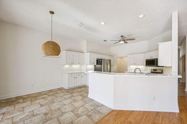 Building Photo - 3447 Heron Dr N