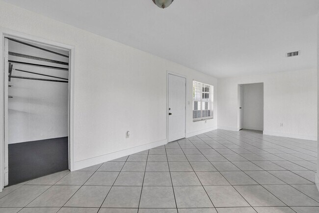 Building Photo - Sunrise Gem: Updated 2-Bed, 2-Bath with Garage Parking