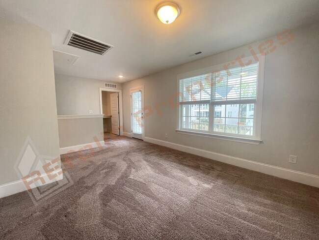 Building Photo - 424 Slomo Ct