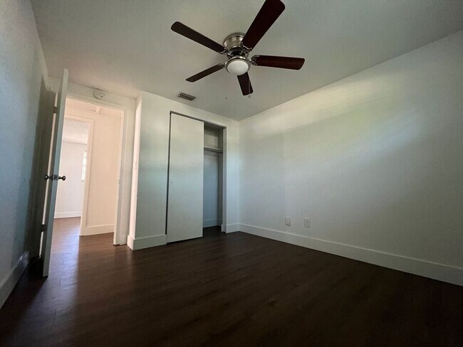 Building Photo - 9325 Goldenrod Rd