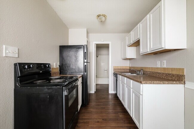 Building Photo - 7127 Glen Terrace
