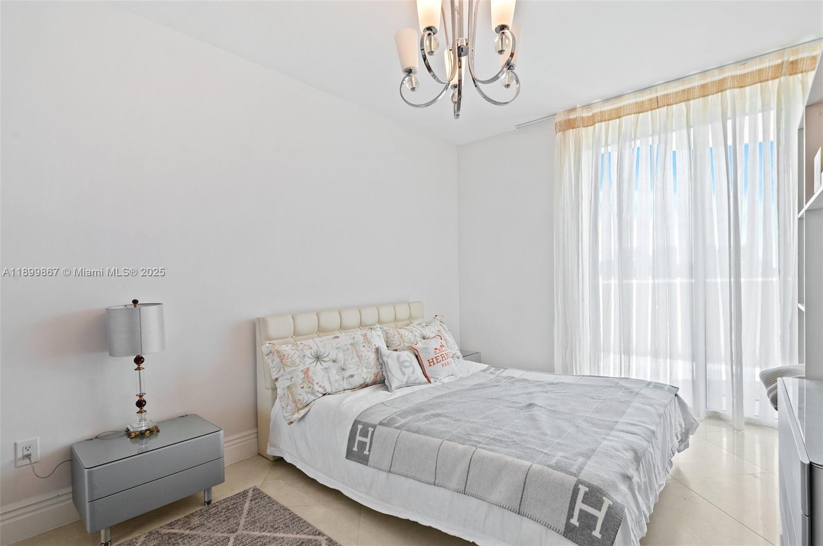 Building Photo - 17875 Collins Ave