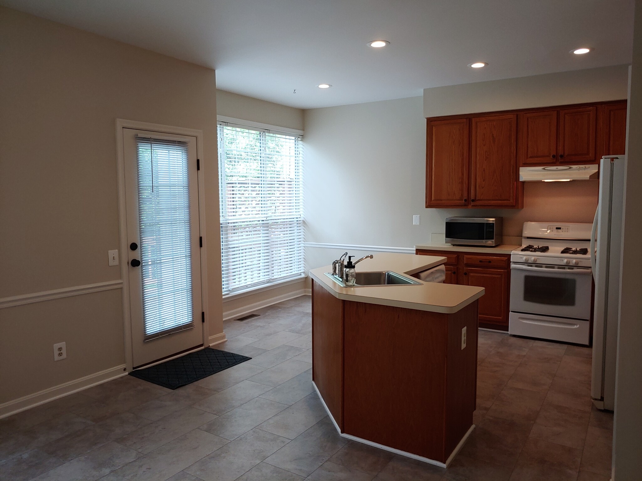 Building Photo - 47608 Sandbank Sq