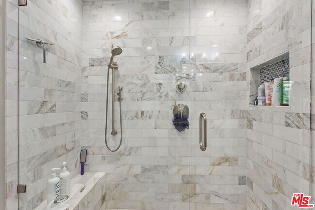 Building Photo - 4637 Park Dr