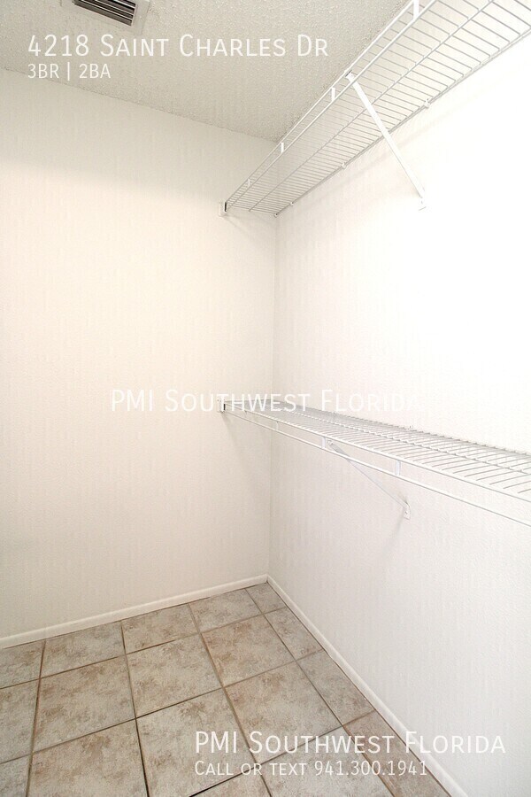 Building Photo - 4218 St Charles Dr