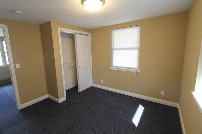 Building Photo - 1618 E Hendryx Pl