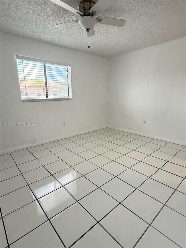 Building Photo - 6215 W 22nd Ct