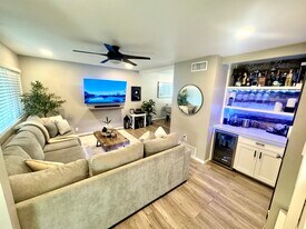 Building Photo - 1151 W Badillo St