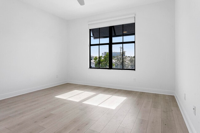 Building Photo - 13450 Artisan Cir