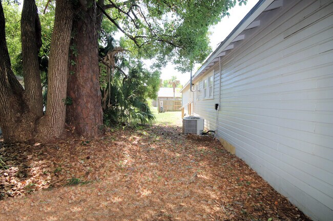 Building Photo - 37 Magnolia Ave SE